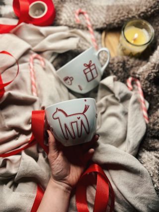 Jestli hledáte ideální vánoční hrneček na čaj. Tak tohle je on! ❤️ Hrnek má cca 380 ml a do ruky je moc příjemný.❤️