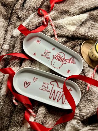 Estetič.Ka a její gang vám přeje krásné a klidné prožití vánočních svátků! ❤️🎁✨